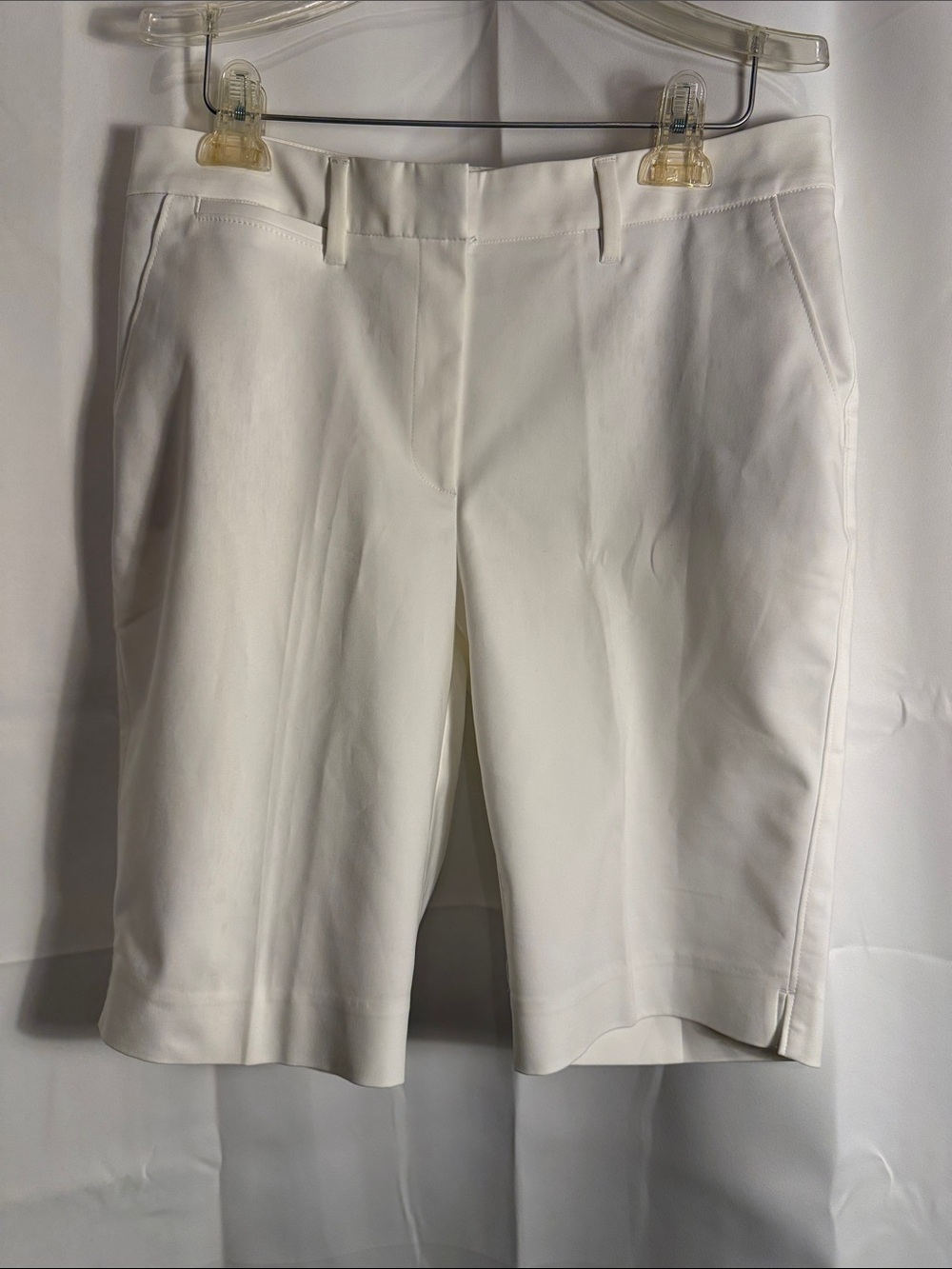 White House Black Market White Tailored Bermuda Shorts size: 8